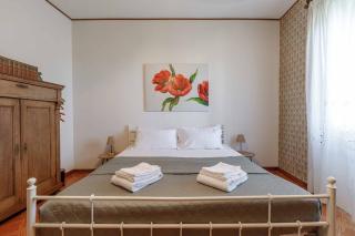 Casa di Carma 10 Guest Home with Pool - 9