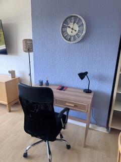 Ideally situated 2 bedroom apartment - 4