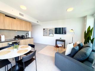 Prime Downtown Condo - Beautiful City Views - 7