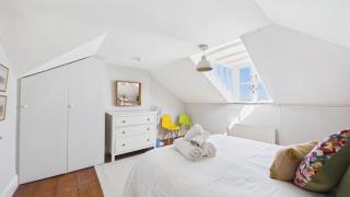 Arden Villa, sleeps 8, moments from the golden sandy beach of Ryde - 5