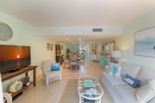 Spacious 1BR Island Club Steps to Beach - 8