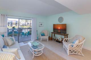 Spacious 1BR Island Club Steps to Beach - 6