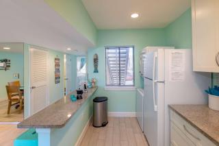 Spacious 1BR Island Club Steps to Beach - 5