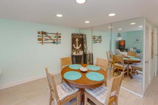 Spacious 1BR Island Club Steps to Beach - 2