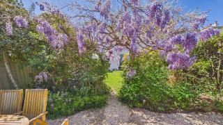 Arden Villa, sleeps 8, moments from the golden sandy beach of Ryde - 9
