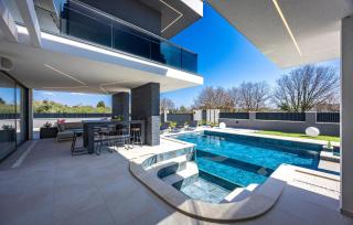 Gorgeous Home In Liznjan With Private Swimming Pool, Can Be Inside Or Outside - 9