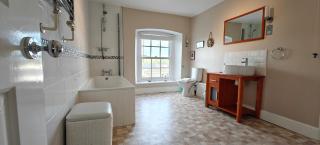 4 Bedrooms Near Tunnels Beaches - 7