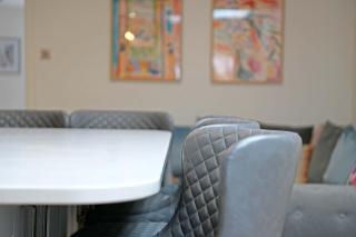 The Green - Stylish Home Sleeps 6 with Parking - 2