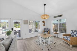 Blue Lagoon Hideaway 3BR Coastal Chic Retreat - 2