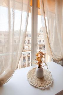 Bright Central Apartment with Old Town Views - 1
