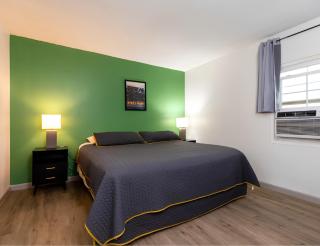 Modern Motel - 8