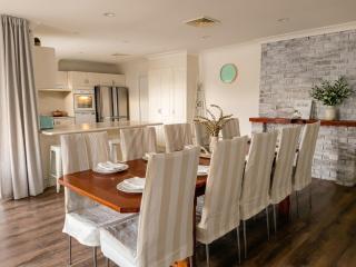 100m to Beach&Shop Spacious Pristine One Story Family Home - 0
