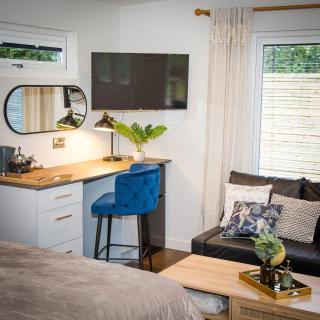 The Jungle - Luxury Glamping Lodge Cheshire - 8