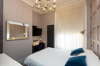 Contemporary Suite, Comfort-Relax and Unwind - 1