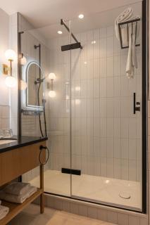 City Hotel - 4
