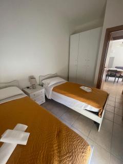 Apartament 2 bedroom with one bathroom and penthouse Apartament 3 bedroom and 2 bathroom included with umbrella and sunbeds - 5
