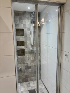 4 bedroom for 8 - 110sqm - Free Parking - 5 min to Brygga - 4
