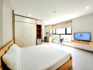 The LuxHomes ROYAL Apartment - 9