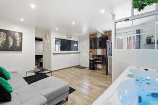 Suite Cinema et SPA - Jaccuzi et Grande terrasse proche aéroport CDG - 8