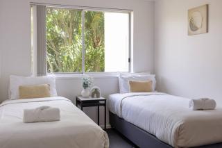 Coastal Comfort with Ocean Views from Shared Rooftop and Separate Pool - 4