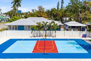 Sleeps 10 Pickleball Pool Tiki Bar Games - 8