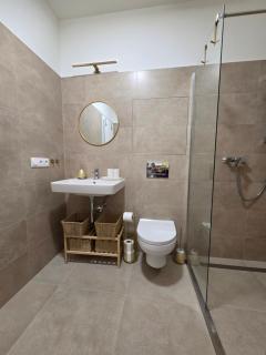 City Center Luxury Apartment - 8
