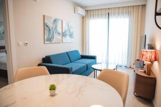 Luxury Waterfront Apartment - 9
