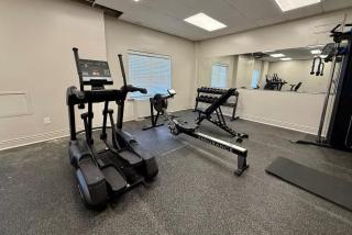 Stay Fit Cozy Gym Free Parking Benson Nearby - 7