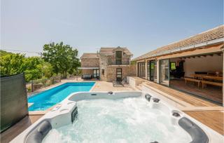 Amazing Home In Krivodol - 9
