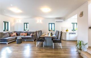 Amazing Home In Krivodol - 3