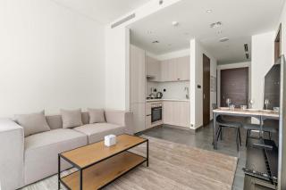 Modern 1BR in The Crest with pool and gym - 0