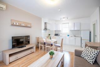 Prime Stay - Bright 2 Bedroom Family Apartment - 6