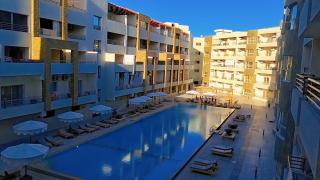 Luxury Studio, pool, Private beach & close to Airport - 5