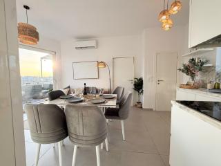 Luxury Penthouse with Pool & Terrace for 6 Guests - 9