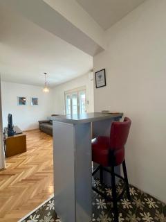 Lovely 1-bedroom apartment with 2-patios and parking - 6