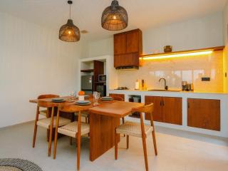 3BR Villa with Rice Field View & Private Pool near Nuanu - 1