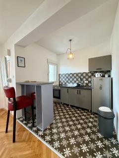 Lovely 1-bedroom apartment with 2-patios and parking - 3
