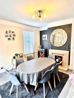 4-Bed House in Central Rye Parking & Garden - 6