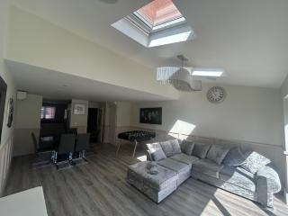 Horseshoe - Large Modern 5 bedroom house - 8