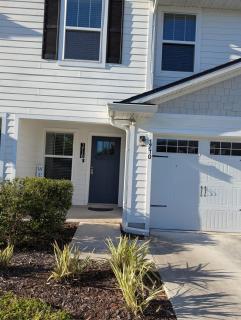 Beautiful, spacious 3 BR 2 and a half Bath Townhome - 0