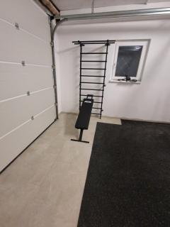 Central Apartment with Gym & Style - 9