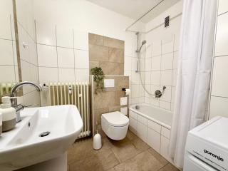 3 BR kostenloser Parkplatz, WLAN, Balkon - 3