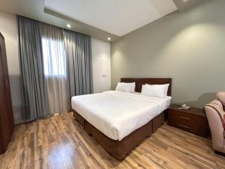 Lamar House Serviced Apartments 1 - 9