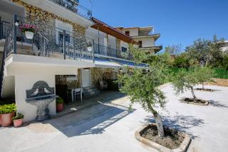 Quiet Blue Guesthouse - 9