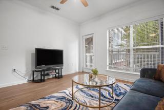 Chic Blue Apt w Patio - 10 mins from Lenox Mall - 1