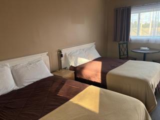 The Sunshine Inn - 8