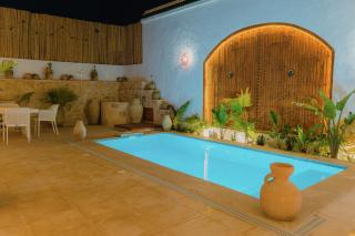 Typical arabesque villa - 1