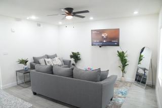 Urban 2BR Apartment Near Galleria & Downtown HTX - 0