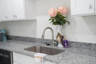 Urban 2BR Apartment Near Galleria & Downtown HTX - 7