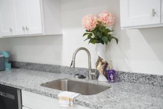 Urban 2BR Apartment Near Galleria & Downtown HTX - 2